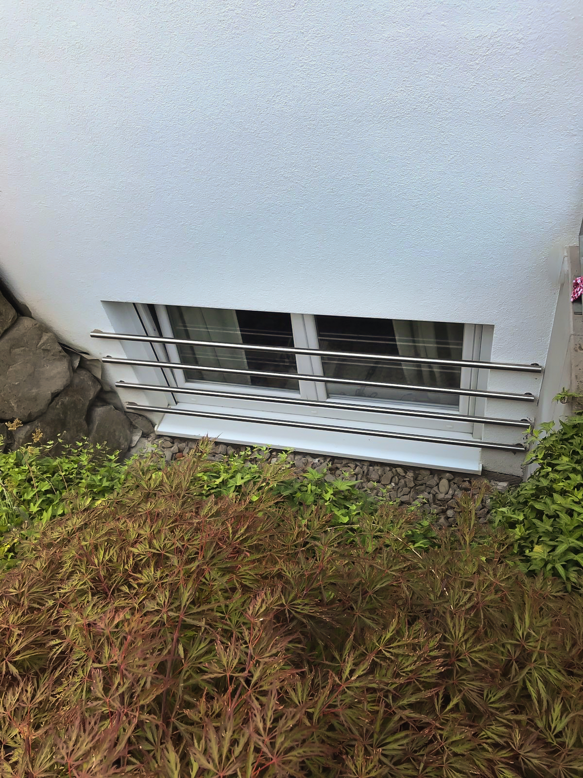 Kellerfenster sichern - Sicherungsstangen aus Edelstahl